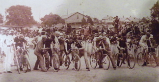antique photo of racers in Sandusky, Ohio